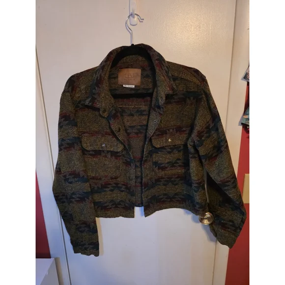 BBJ Los Angeles Aztec Print Knit Snap Cropped women's Jacket SIZE L Trendy - Picture 2 of 11
